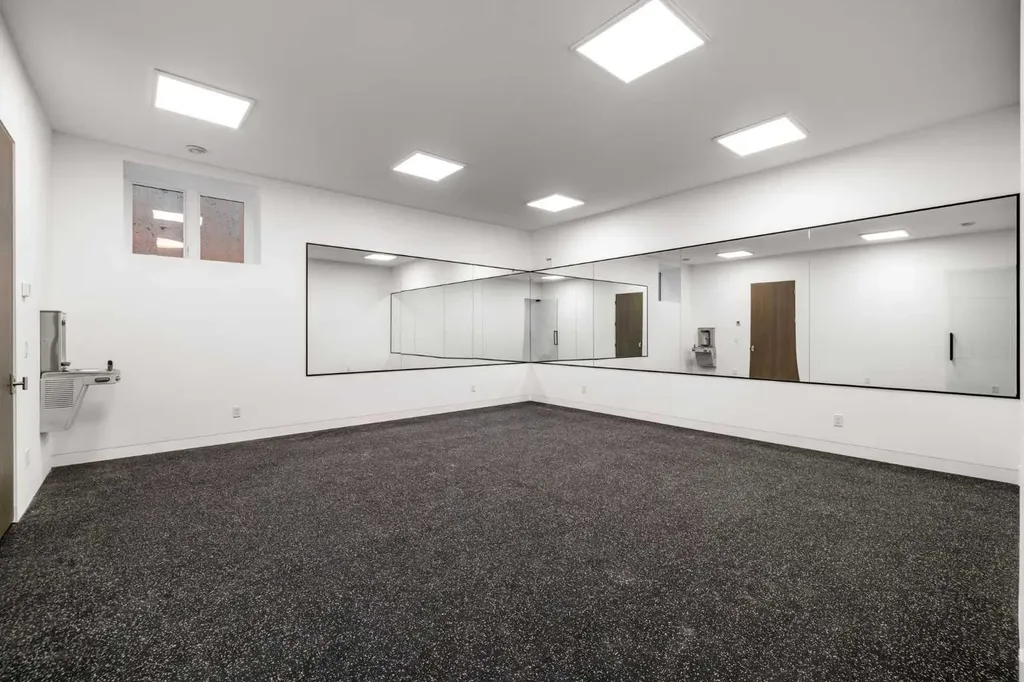 1815 11 Avenue NW Calgary AB T2N 1H4
