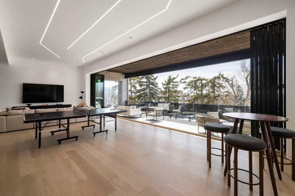 1815 11 Avenue NW Calgary AB T2N 1H4