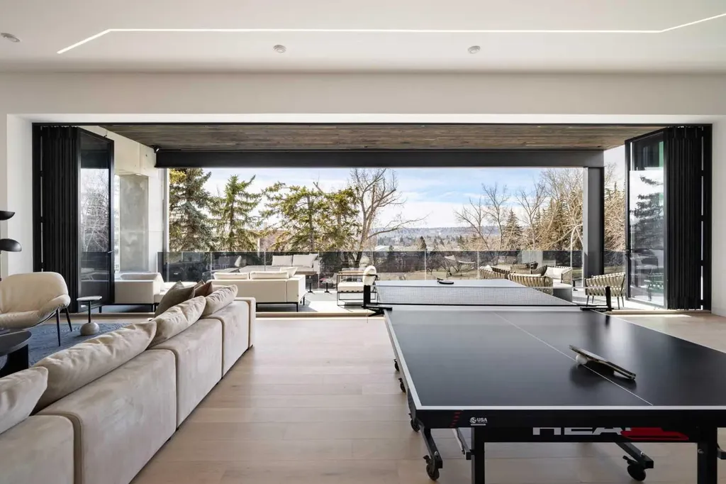 1815 11 Avenue NW Calgary AB T2N 1H4