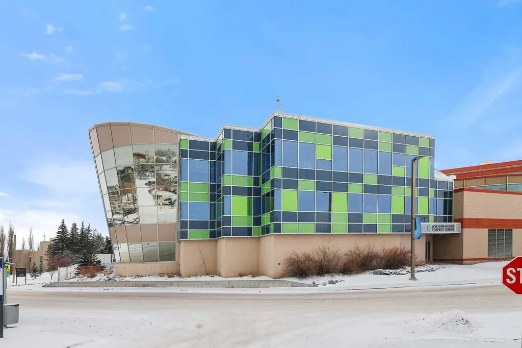 4825 Mount Royal Gate SW Calgary AB T3E 6K6
