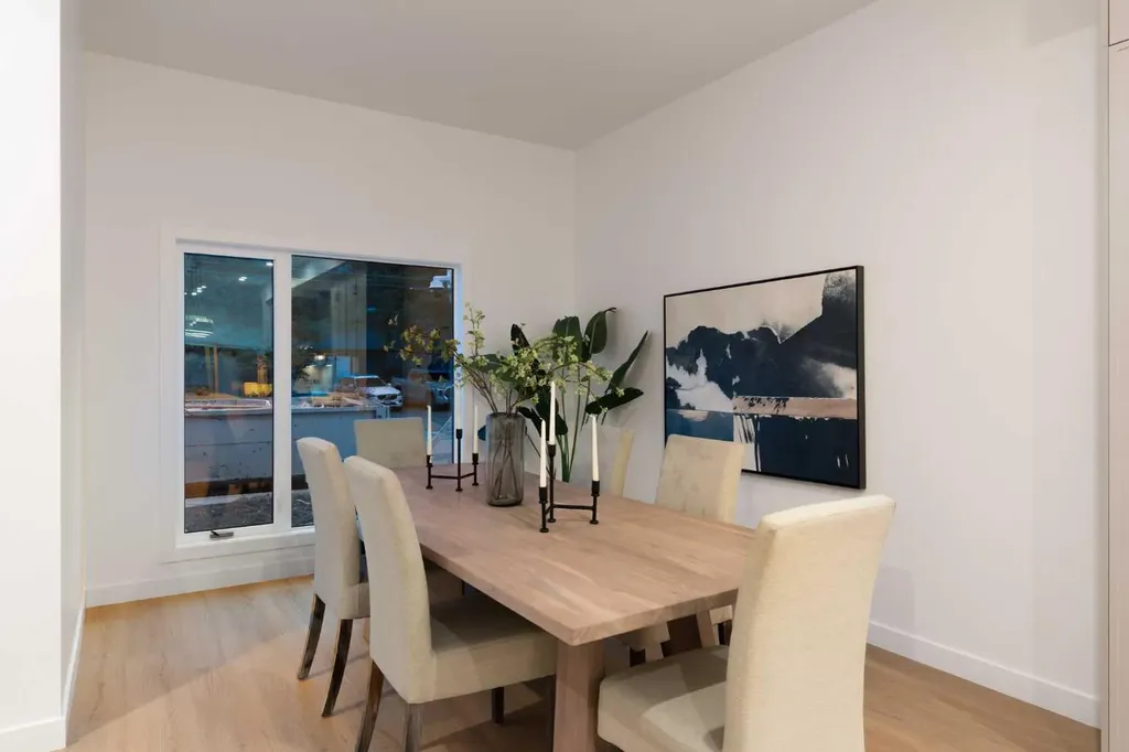 8916 33 Avenue NW Calgary AB T3B 1M6