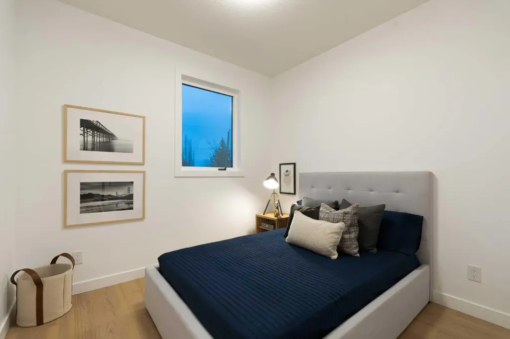 8916 33 Avenue NW Calgary AB T3B 1M6