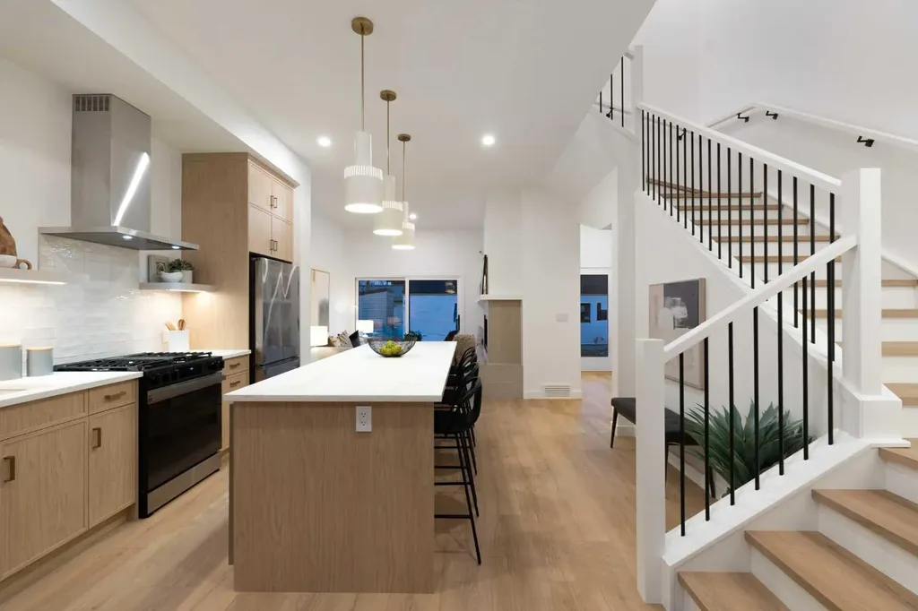 8916 33 Avenue NW Calgary AB T3B 1M6