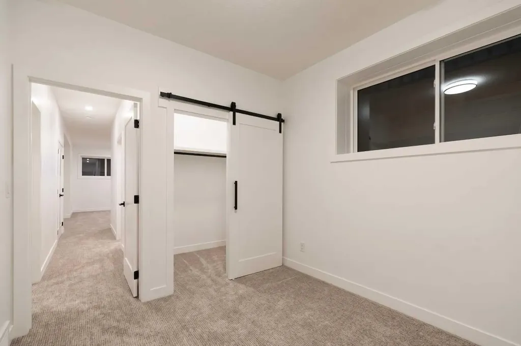8916 33 Avenue NW Calgary AB T3B 1M6