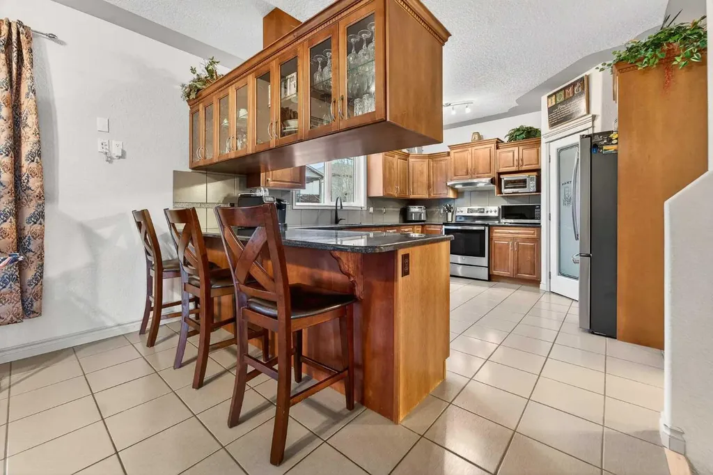 388 Grizzly Crescent N Lethbridge AB T1H 4E6
