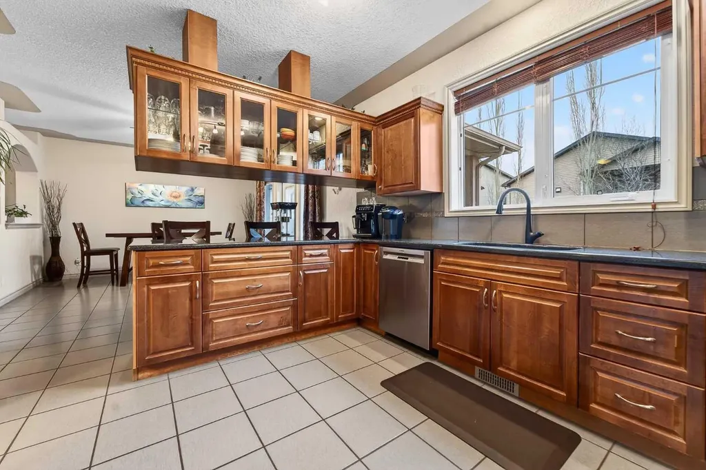 388 Grizzly Crescent N Lethbridge AB T1H 4E6