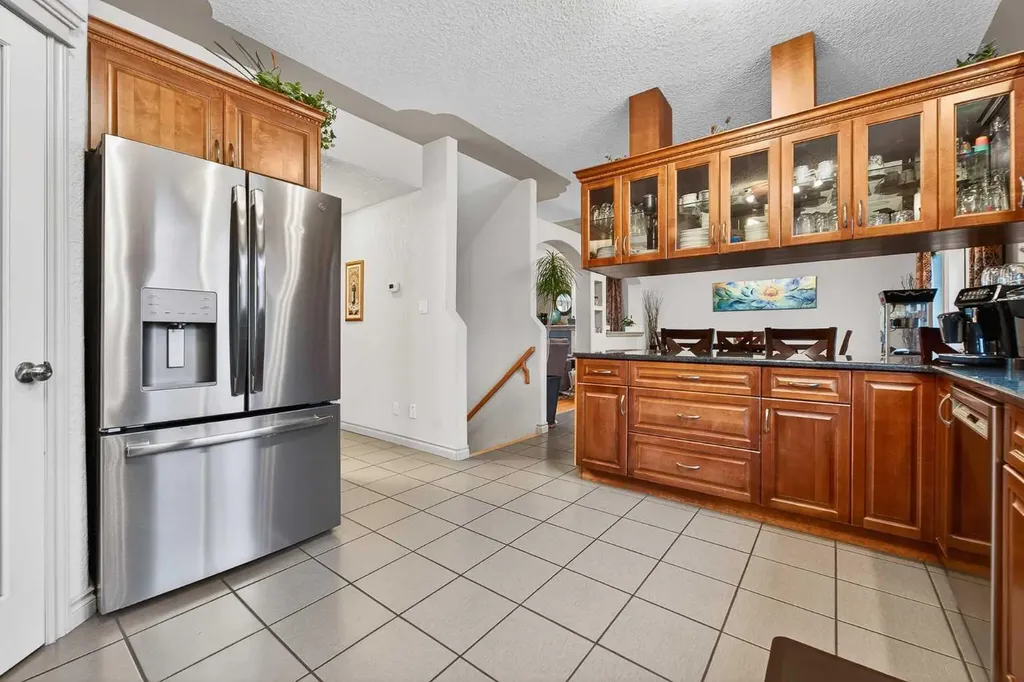 388 Grizzly Crescent N Lethbridge AB T1H 4E6