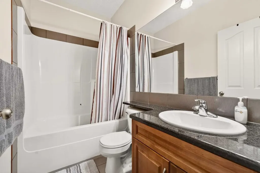 388 Grizzly Crescent N Lethbridge AB T1H 4E6