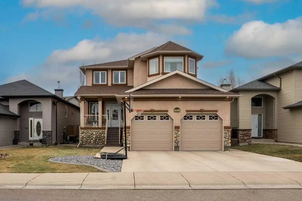388 Grizzly Crescent N Lethbridge AB T1H 4E6