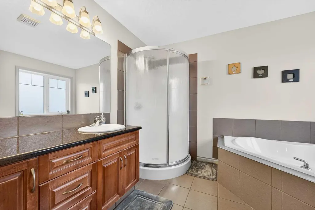 388 Grizzly Crescent N Lethbridge AB T1H 4E6