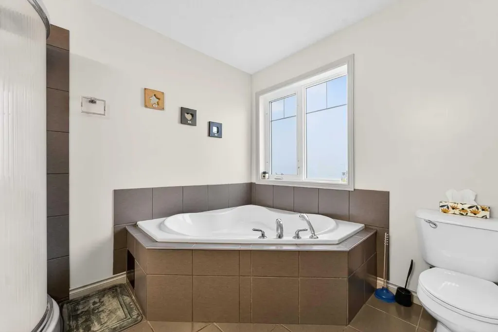 388 Grizzly Crescent N Lethbridge AB T1H 4E6
