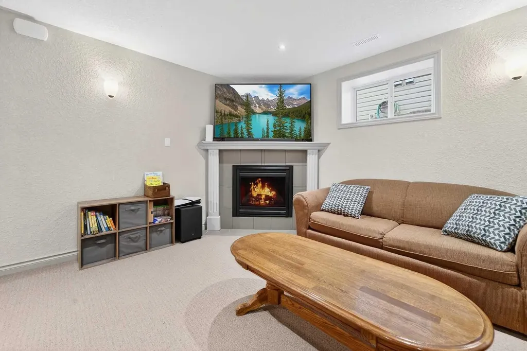 388 Grizzly Crescent N Lethbridge AB T1H 4E6