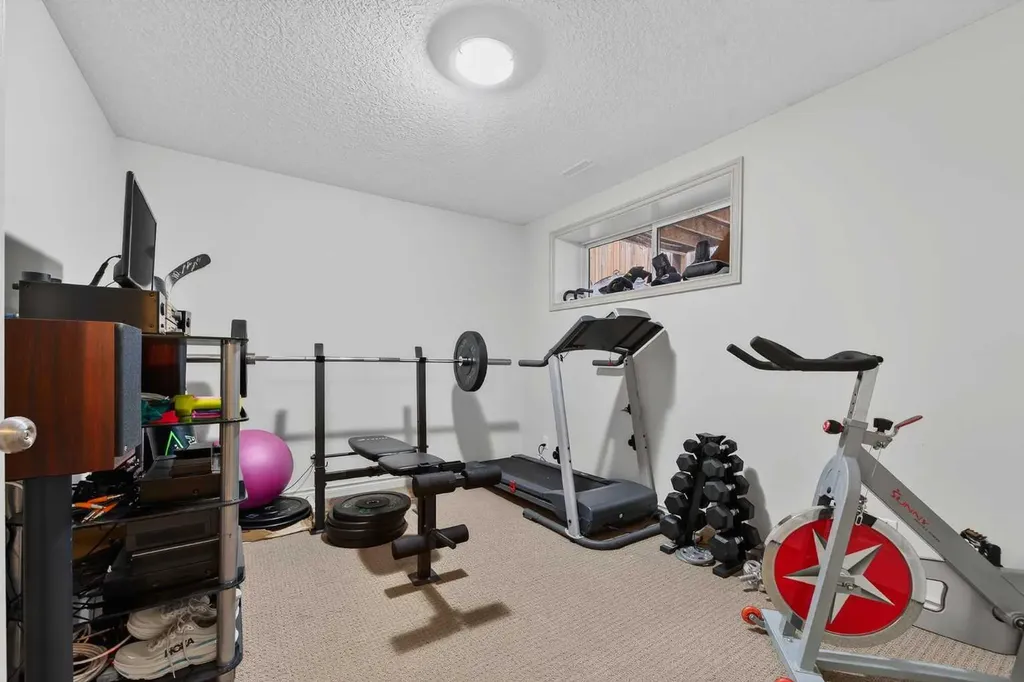 388 Grizzly Crescent N Lethbridge AB T1H 4E6