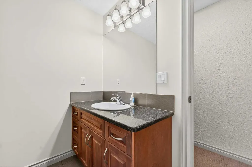 388 Grizzly Crescent N Lethbridge AB T1H 4E6