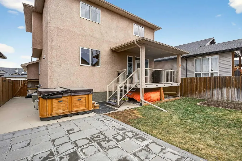 388 Grizzly Crescent N Lethbridge AB T1H 4E6