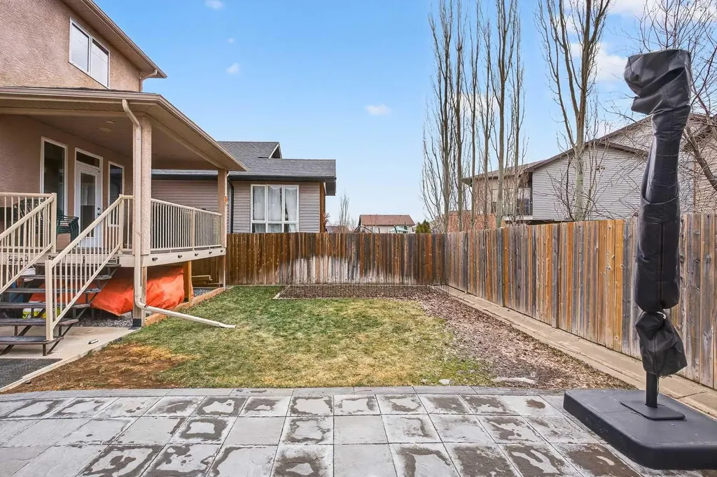 388 Grizzly Crescent N Lethbridge AB T1H 4E6