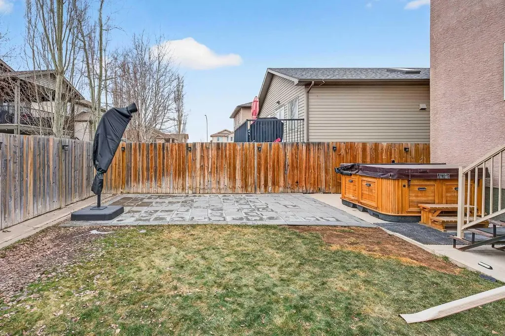 388 Grizzly Crescent N Lethbridge AB T1H 4E6