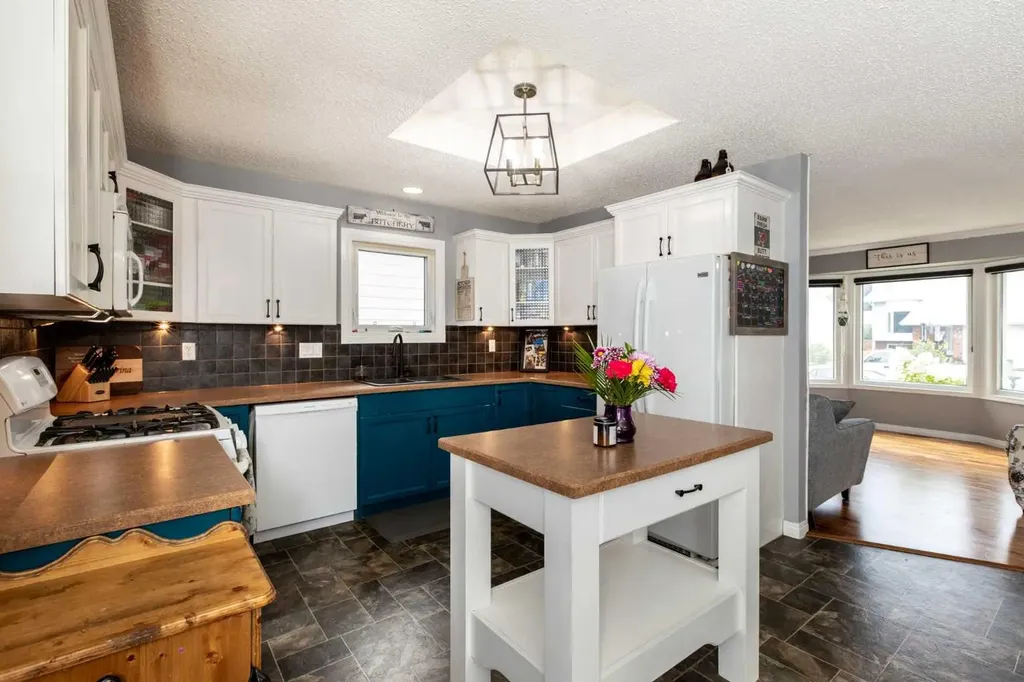 62 Rupert Crescent Red Deer AB T4P 2Z1