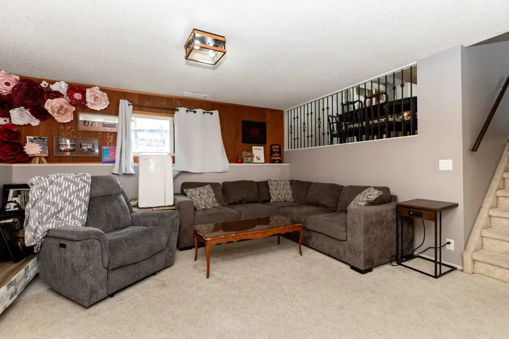 62 Rupert Crescent Red Deer AB T4P 2Z1