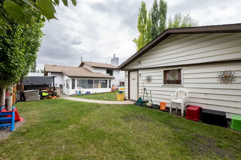 62 Rupert Crescent Red Deer AB T4P 2Z1