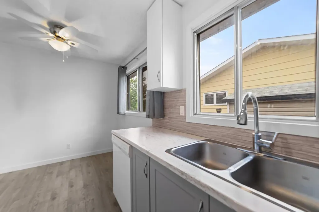 4303A 65 Street Camrose AB T4V3M5