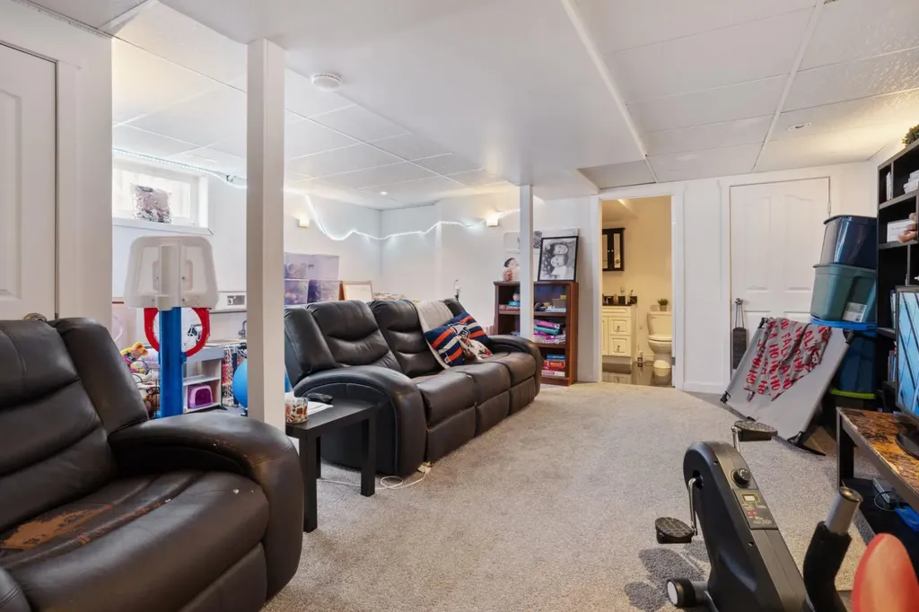 4303A 65 Street Camrose AB T4V3M5