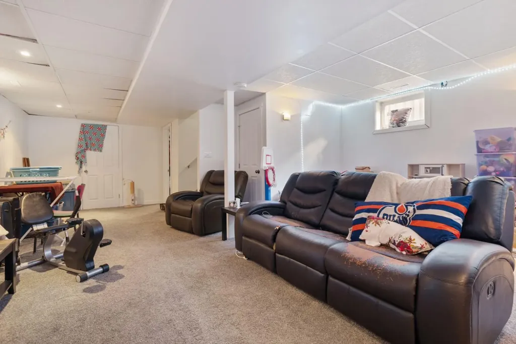 4303A 65 Street Camrose AB T4V3M5