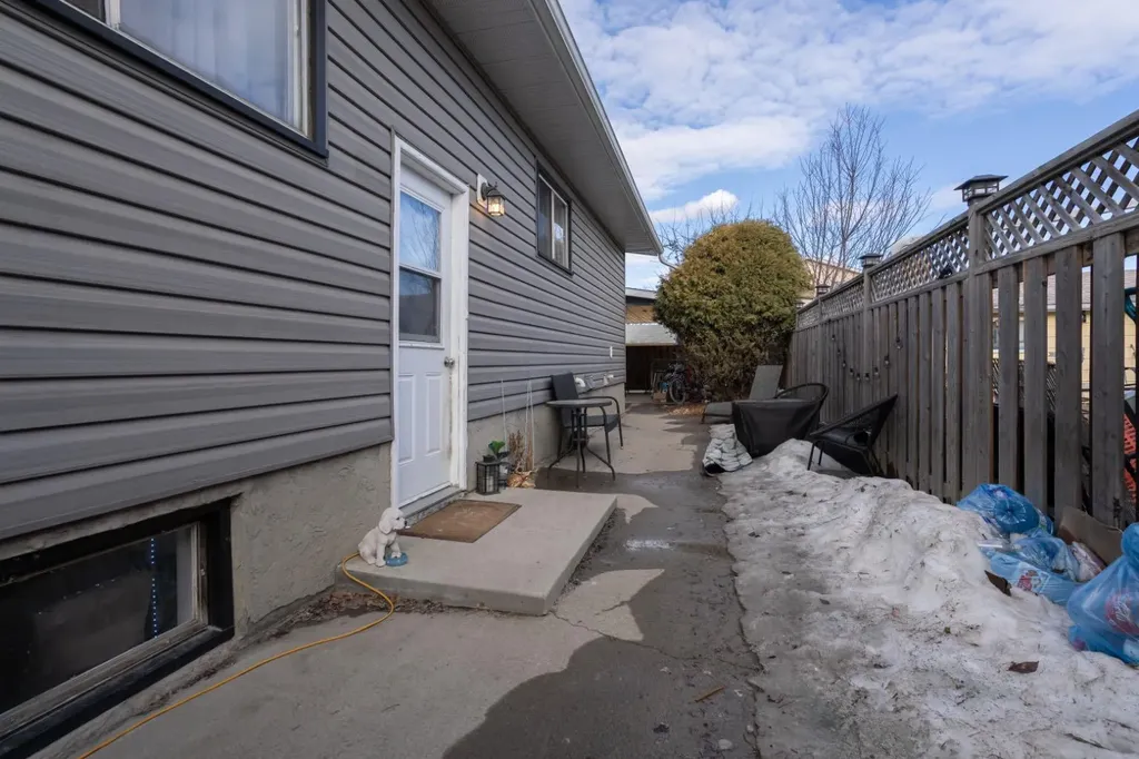4303A 65 Street Camrose AB T4V3M5
