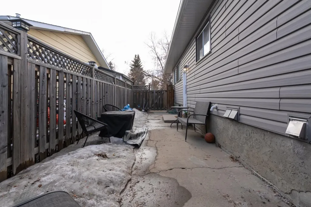 4303A 65 Street Camrose AB T4V3M5