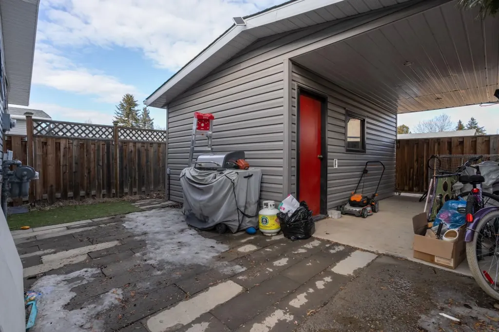 4303A 65 Street Camrose AB T4V3M5