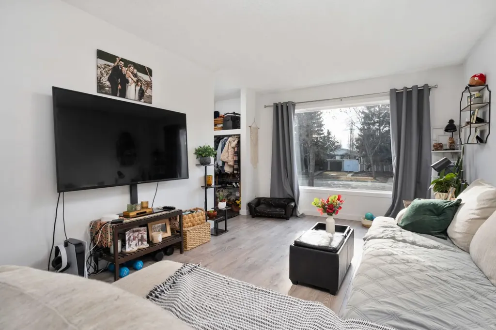 4303A 65 Street Camrose AB T4V3M5