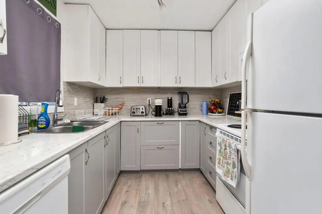 4303A 65 Street Camrose AB T4V3M5