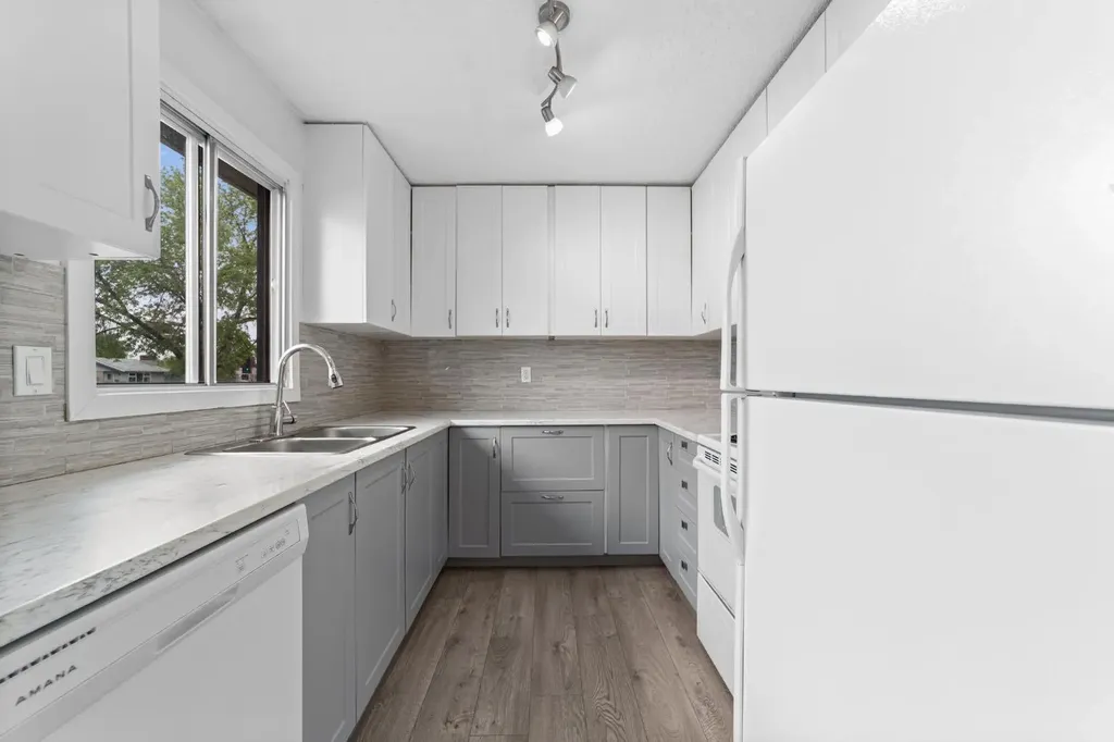4303A 65 Street Camrose AB T4V3M5