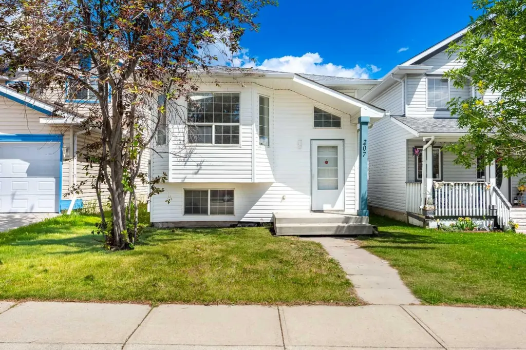 207 Coral Springs Circle NE Calgary AB t3j 3p7
