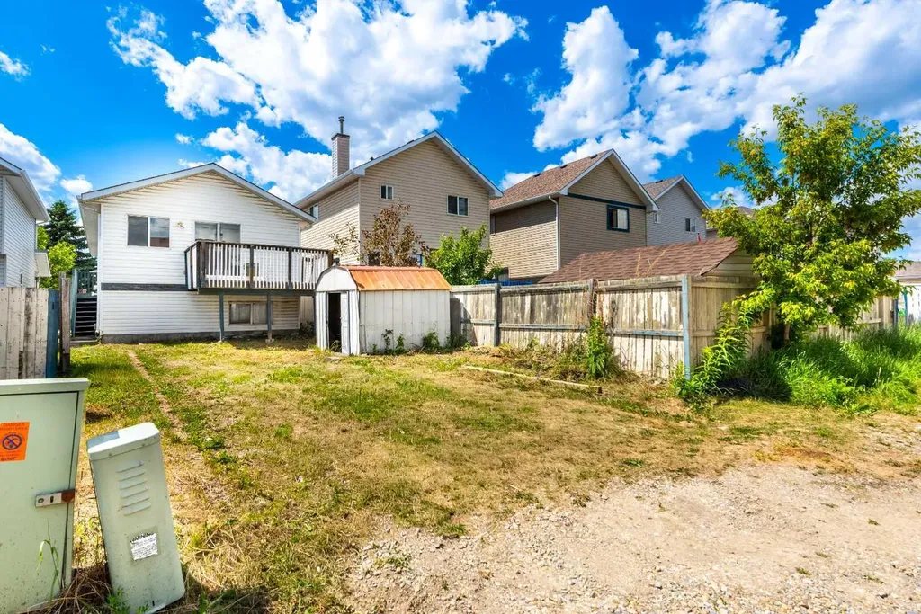207 Coral Springs Circle NE Calgary AB t3j 3p7