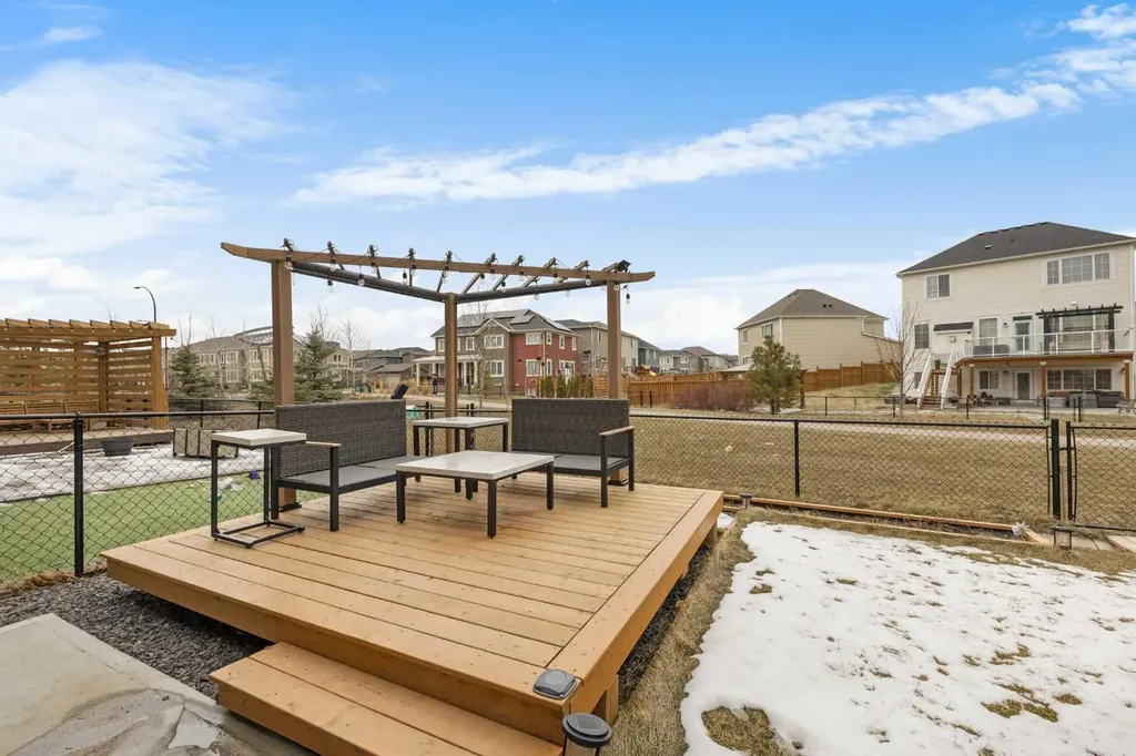 213 Carrington Crescent NW Calgary AB T3P 1R1