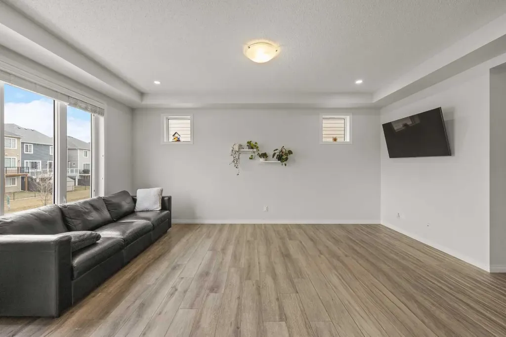 213 Carrington Crescent NW Calgary AB T3P 1R1