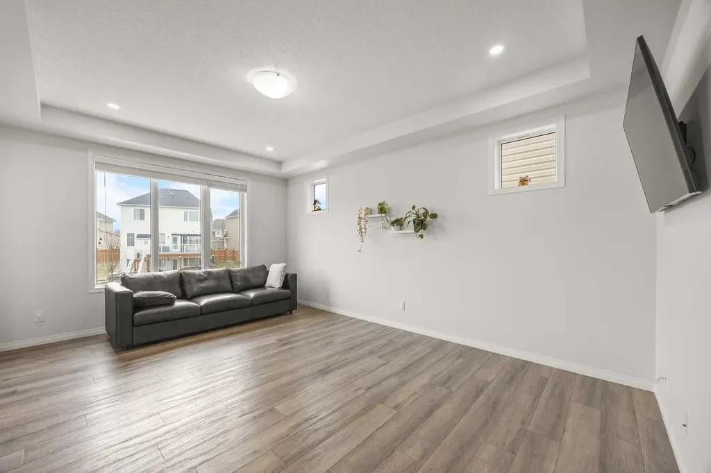 213 Carrington Crescent NW Calgary AB T3P 1R1