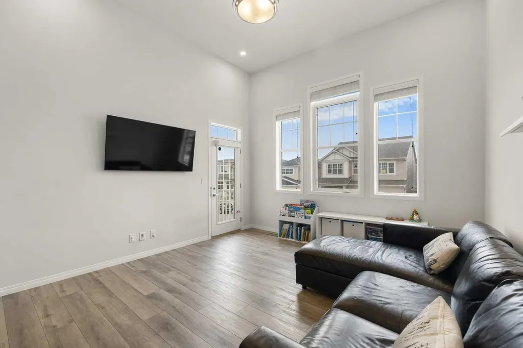 213 Carrington Crescent NW Calgary AB T3P 1R1