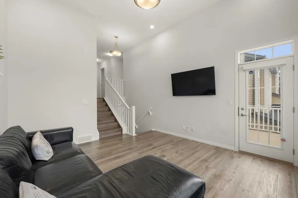 213 Carrington Crescent NW Calgary AB T3P 1R1