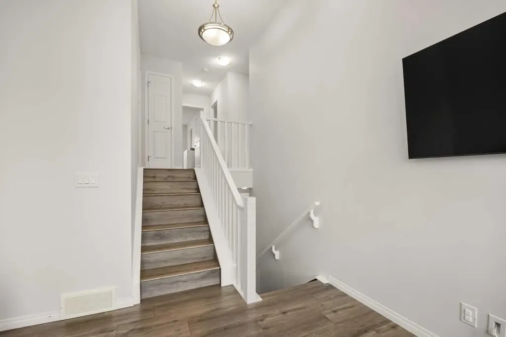 213 Carrington Crescent NW Calgary AB T3P 1R1