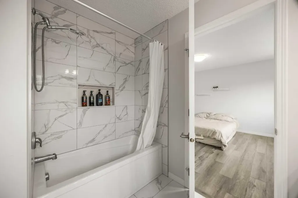 213 Carrington Crescent NW Calgary AB T3P 1R1