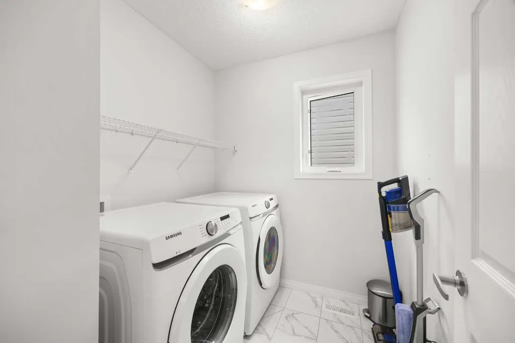 213 Carrington Crescent NW Calgary AB T3P 1R1