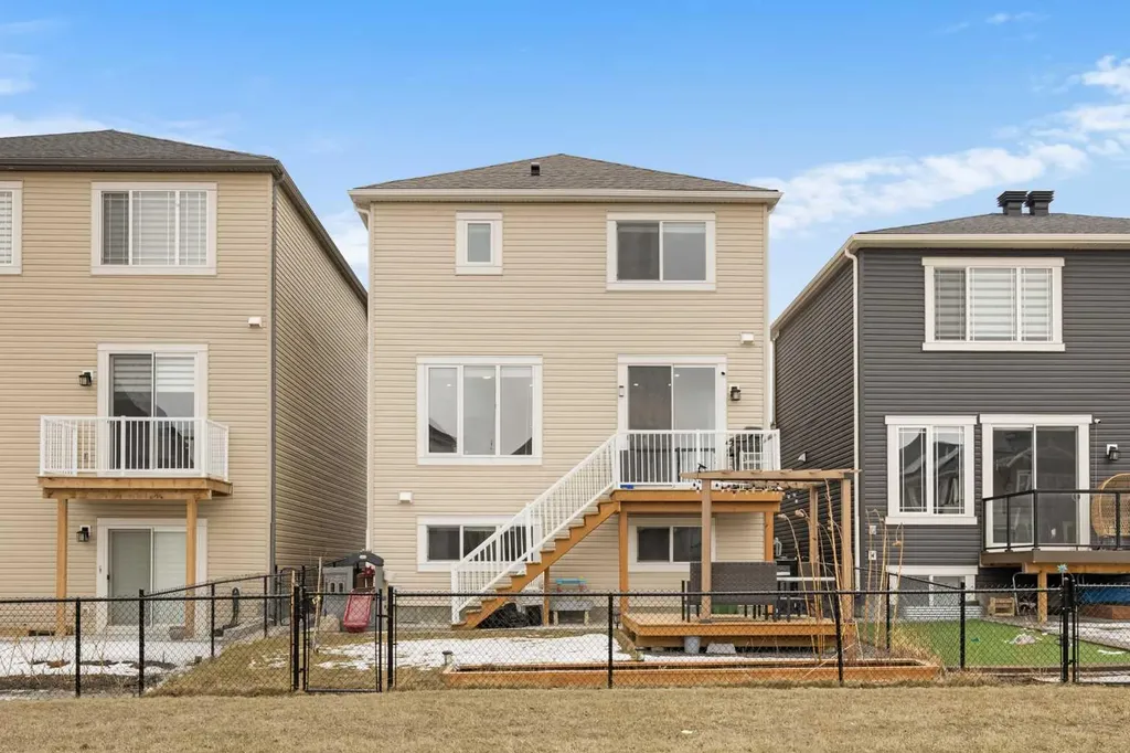 213 Carrington Crescent NW Calgary AB T3P 1R1