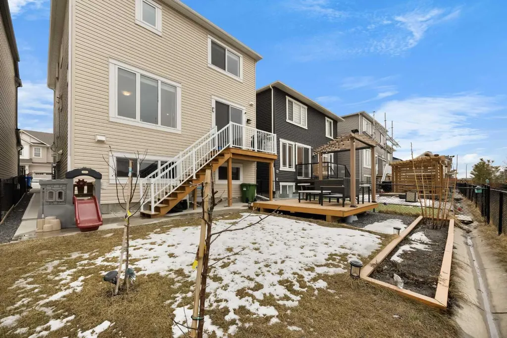 213 Carrington Crescent NW Calgary AB T3P 1R1