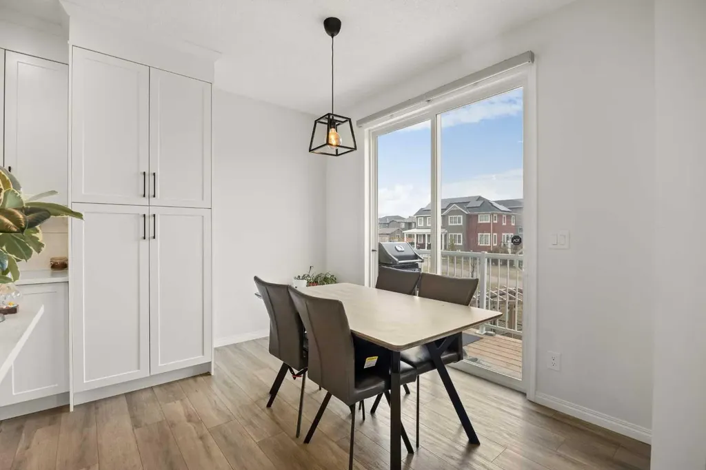 213 Carrington Crescent NW Calgary AB T3P 1R1