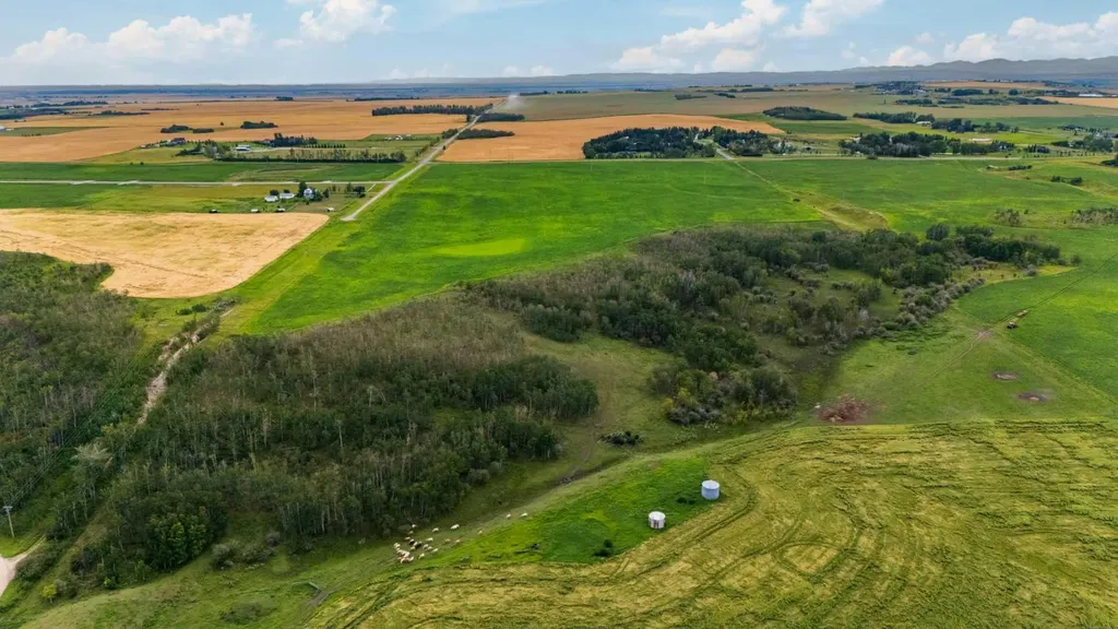 402 Avenue Rural Foothills County AB T1V 2E0