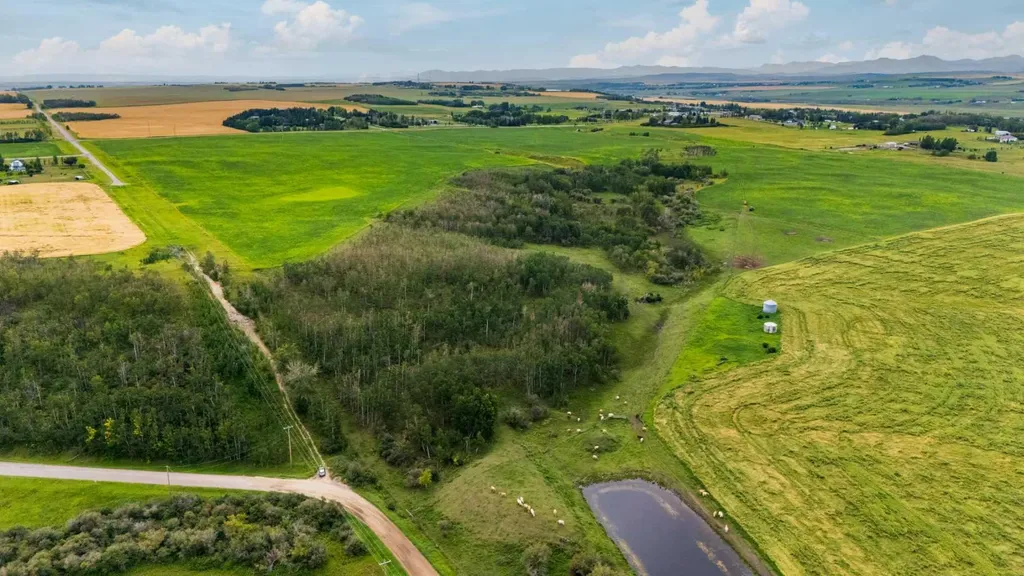 402 Avenue Rural Foothills County AB T1V 2E0