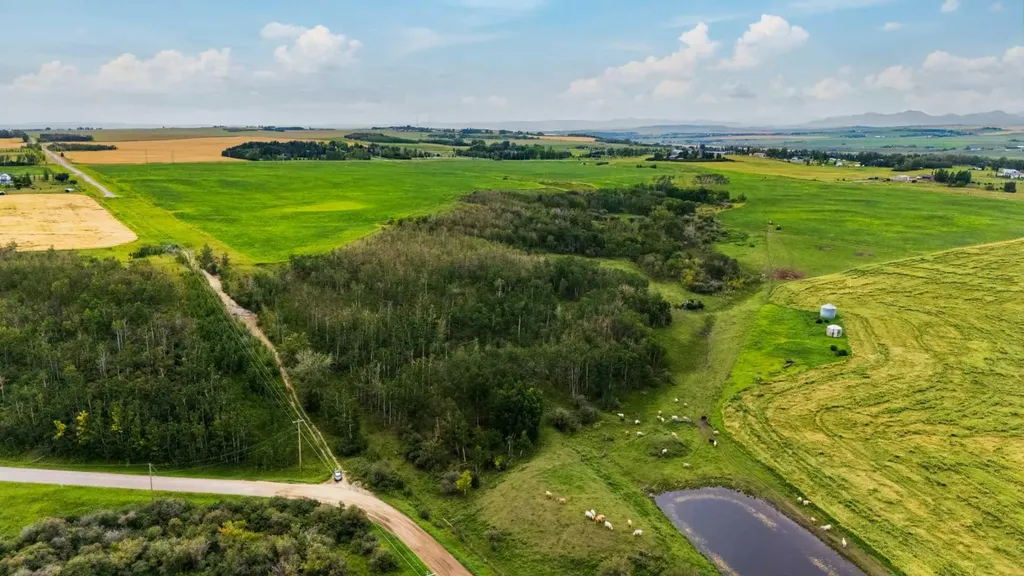 402 Avenue Rural Foothills County AB T1V 2E0