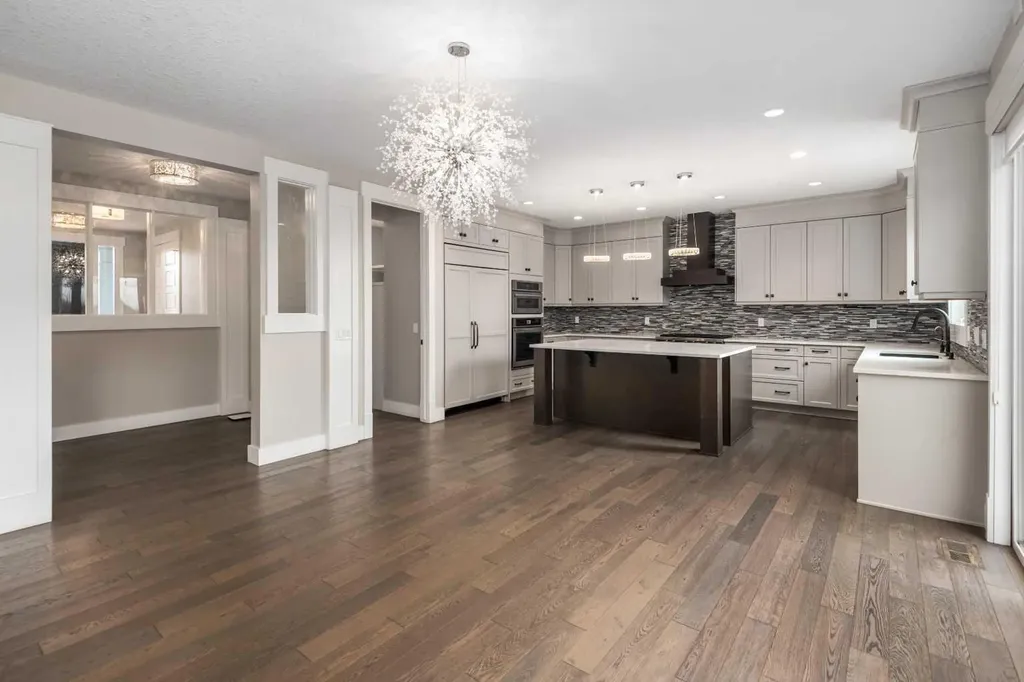 45 Rockcliff Heights NW Calgary AB T3G 0C7